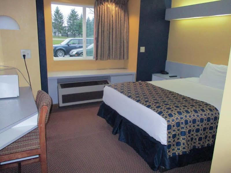 Quality Inn & Suites Watertown Fort Drum Calcium Exterior foto